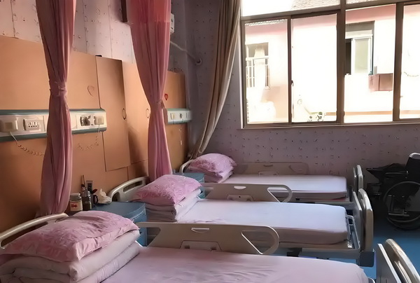深圳入户申请在哪个网站_变态男躲女神床下，尺度生猛的日本电影！ 美网让英友炸开了锅